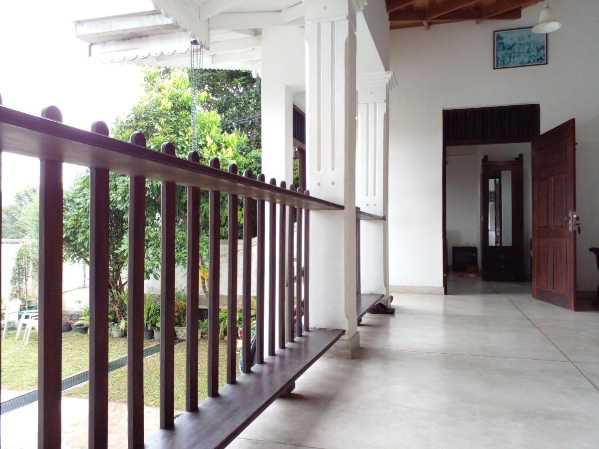 Muduna Walawwa Resort Kandy Buitenkant foto